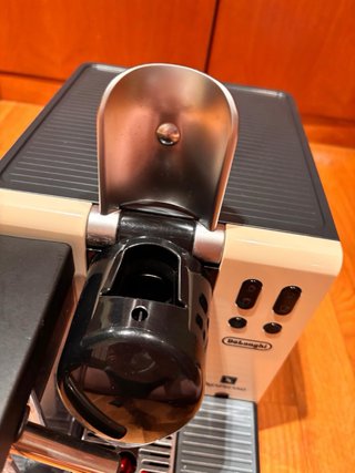 Cafetera Nespresso DeLonghi Lattissima