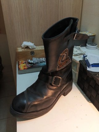 Chaqueta de cuero motera negra