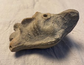 Antigua Lucerna en terracota c/forma antropomorfa