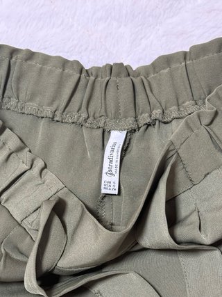 Pantalón verde Stradivarius