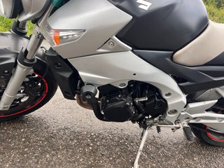 Suzuki GSR Naked Negra/Plata