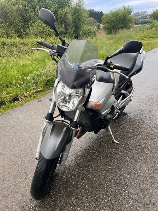 Suzuki GSR Naked Negra/Plata