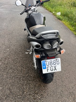 Suzuki GSR Naked Negra/Plata