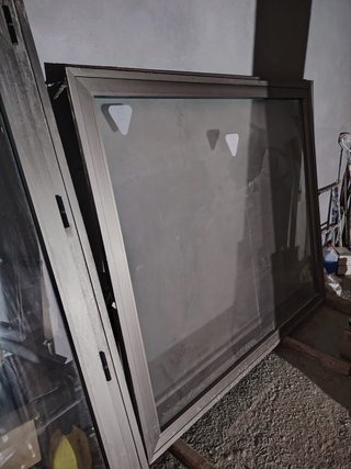 Puerta y 2 ventanas local comercial