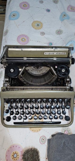 Máquina de escribir Hispano Olivetti Pluma 22