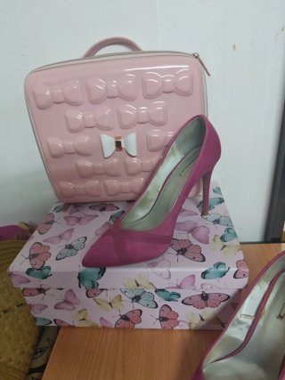 Zapatos de tacón stiletto raso fucsia