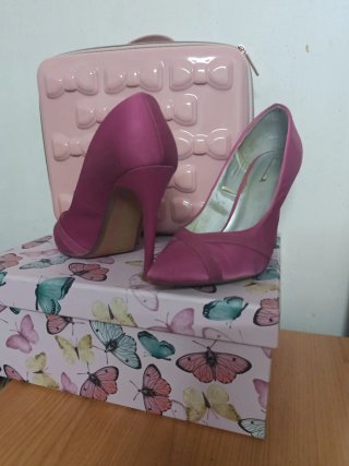 Zapatos de tacón stiletto raso fucsia