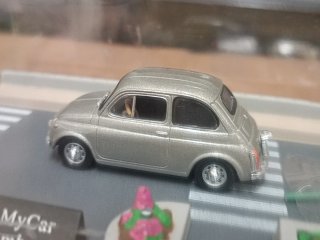 Modellino Fiat 500 Diorama Francis Lombardi