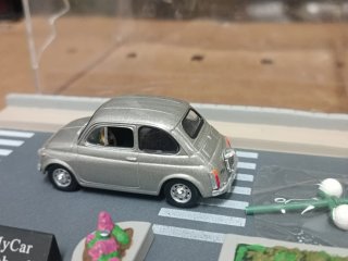 Modellino Fiat 500 Diorama Francis Lombardi