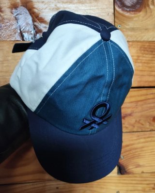Gorra Benetton Nueva con etiquetas