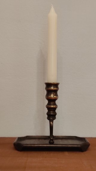 Candelabro portavelas de mesa antiguo de bronce