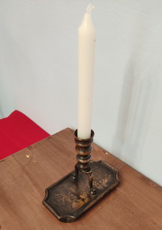 Candelabro portavelas de mesa antiguo de bronce