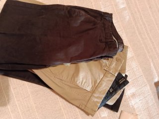 Pantalones Chinos Pull&Bear Beige y Negro Primark