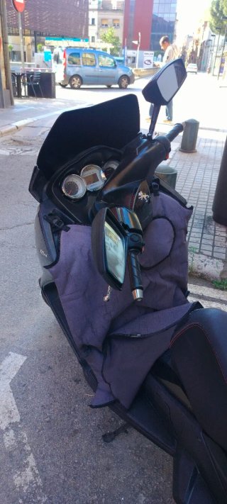 Peugeot Satelis 125 RS Negra
