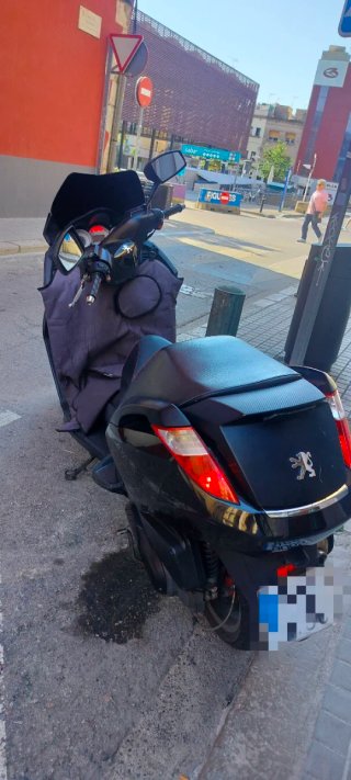 Peugeot Satelis 125 RS Negra