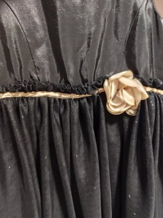 Vestido negro con flor talla 8-9 años
