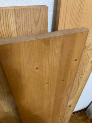 Siete baldas de madera de pino