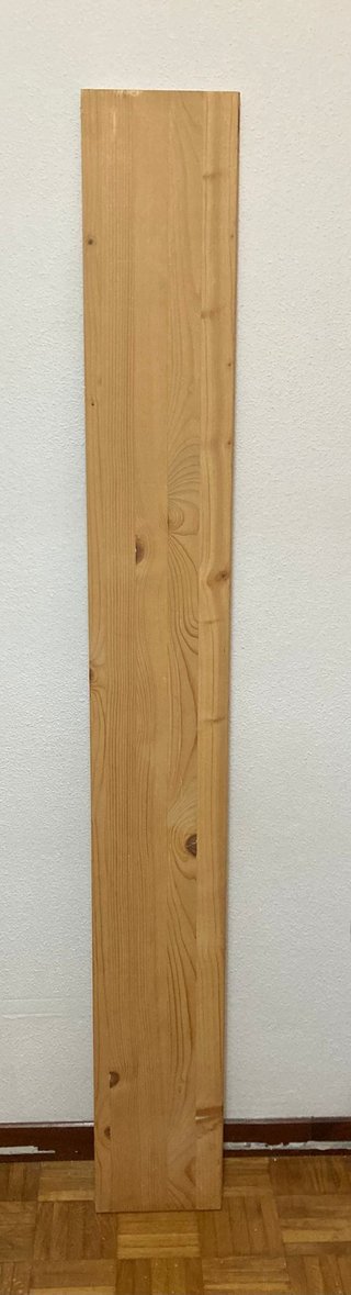 Siete baldas de madera de pino