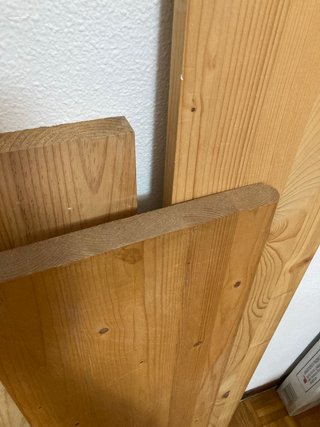 Siete baldas de madera de pino