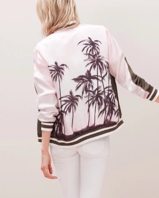 Cazadora satinada tipo bomber, con estampado