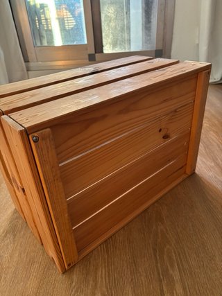 Caja o cajón de madera robusta