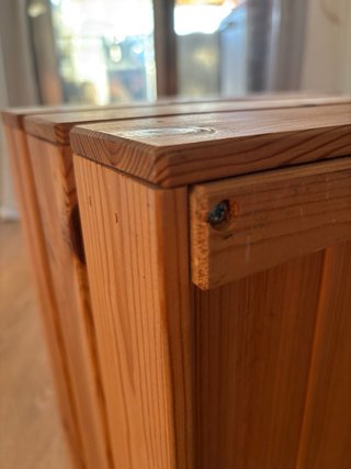 Caja o cajón de madera robusta