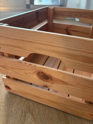 Caja o cajón de madera robusta