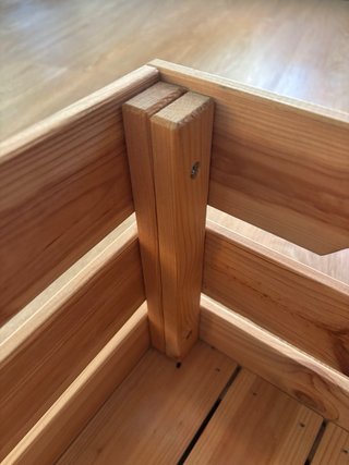 Caja o cajón de madera robusta