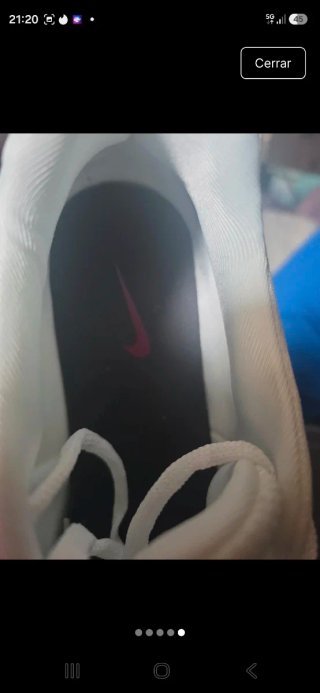 Zapatillas Nike Blancas y Doradas