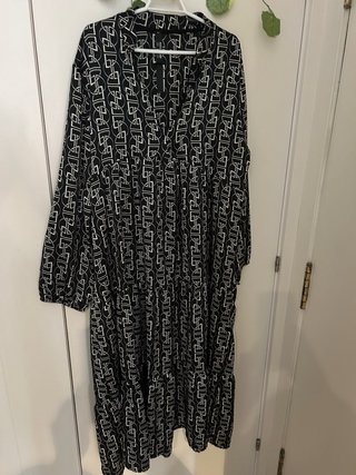 Vestido largo estampado blanco y negro