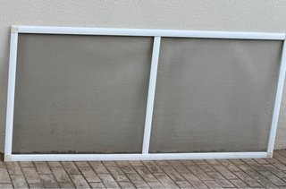 Mosquitera blanca para ventana