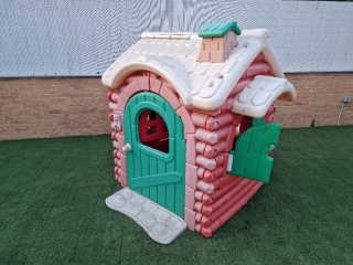 Casita de jardín infantil roja y verde. OFERTA