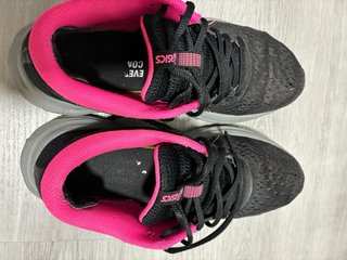Zapatillas Asics Talla 38 Negras y Rosas