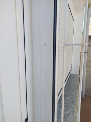 Puerta aluminio + Persiana