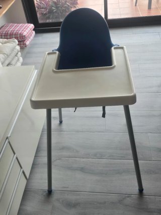 Cuna IKEA con colchón y ropa de cama
