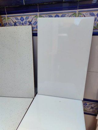 Racholas o baldosas blancas