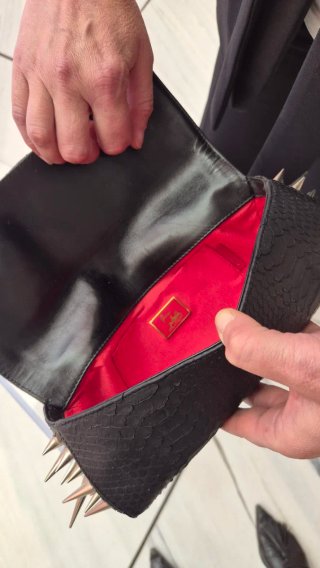 Pochette Christian Louboutin con borchie