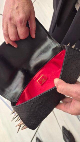 Pochette Christian Louboutin con borchie