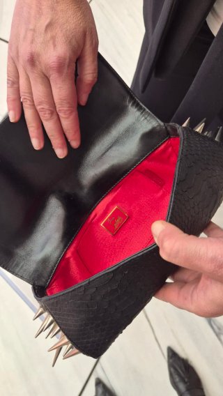 Pochette Christian Louboutin con borchie