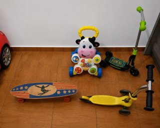 Lote niños:Bici,Patinetes,monopatín y correpasillo