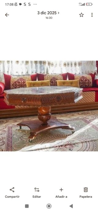 Mesa de comedor de madera