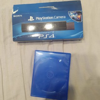 Caja PlayStation Camera PS4 + Caja Juego PS4