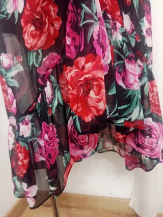 Vestido floral negro y multicolor