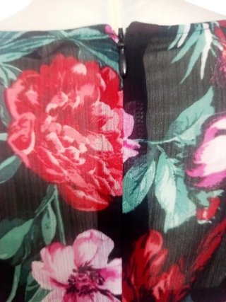 Vestido floral negro y multicolor