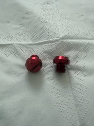 Tapones tornillo M10 rojos para Honda Forza125/350