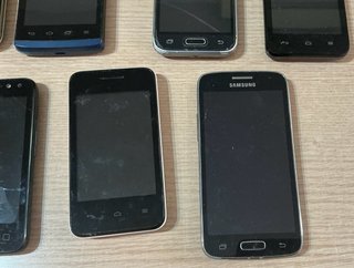 Lote di 9 telefoni cellulari rotti Samsung, LG