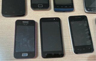 Lote di 9 telefoni cellulari rotti Samsung, LG