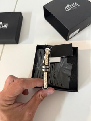 Pulsera Lotus Cuero Marrón Nueva.