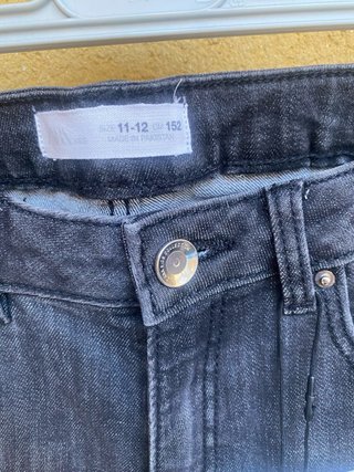 Pantalón vaquero skinny son etiqueta!!  De zara.