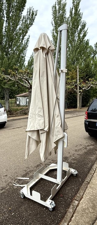 Sombrilla de exterior color beige